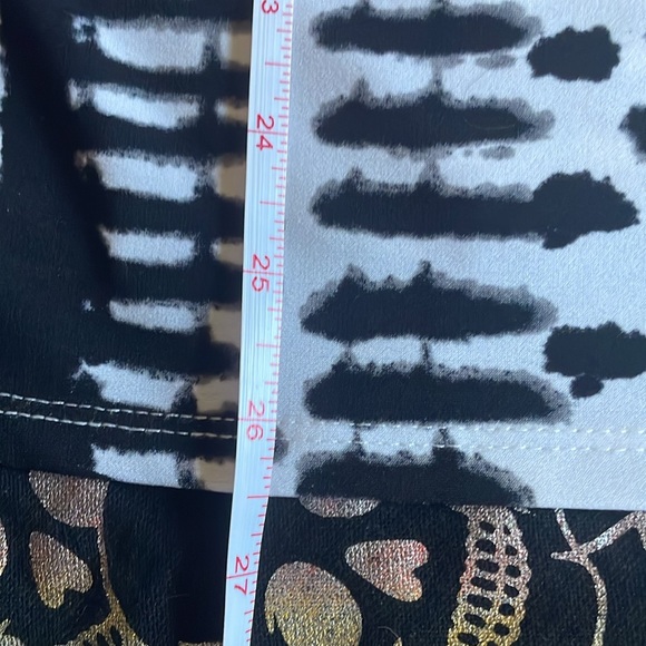 Ivanka Trump Tank Top black and white pattern. - Picture 8 of 10